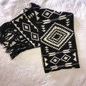Cozy & Reversible Tribal Print Scarf